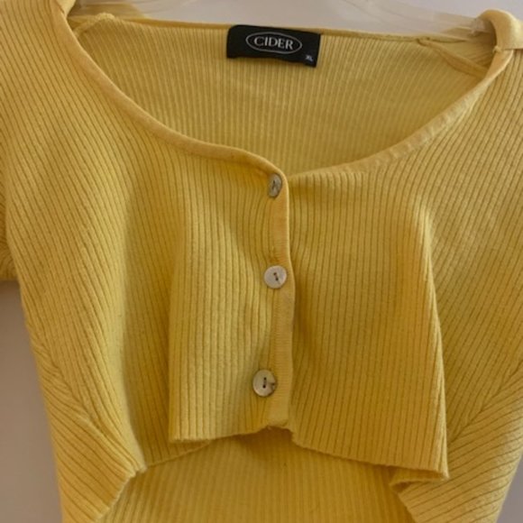 Cider Yellow Knit Long-Sleeve Button-Up Crop Top - Picture 6 of 8